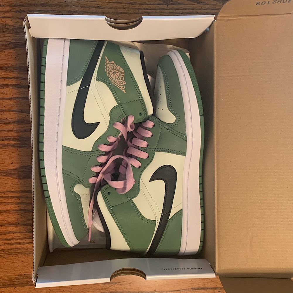 Women’s Dutch Green Air Jordan-W8
